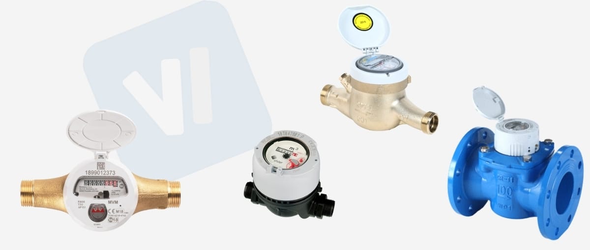 4 verschillende watermeters op een licht grijze achtergrond met het blauwe logo van Vewi Techniek