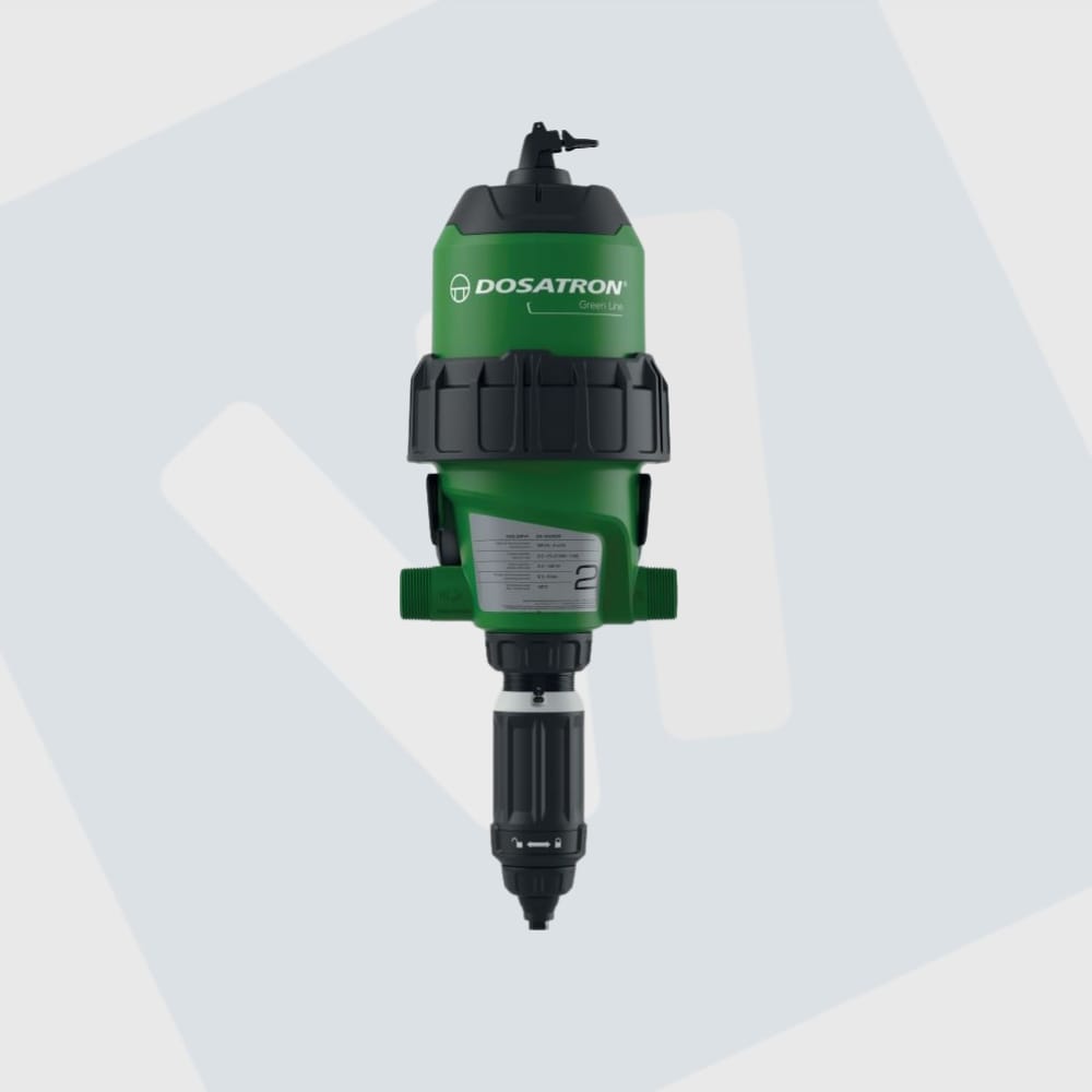 groene doseerpomp met in witte letters het merk Dosatron erop vermeld