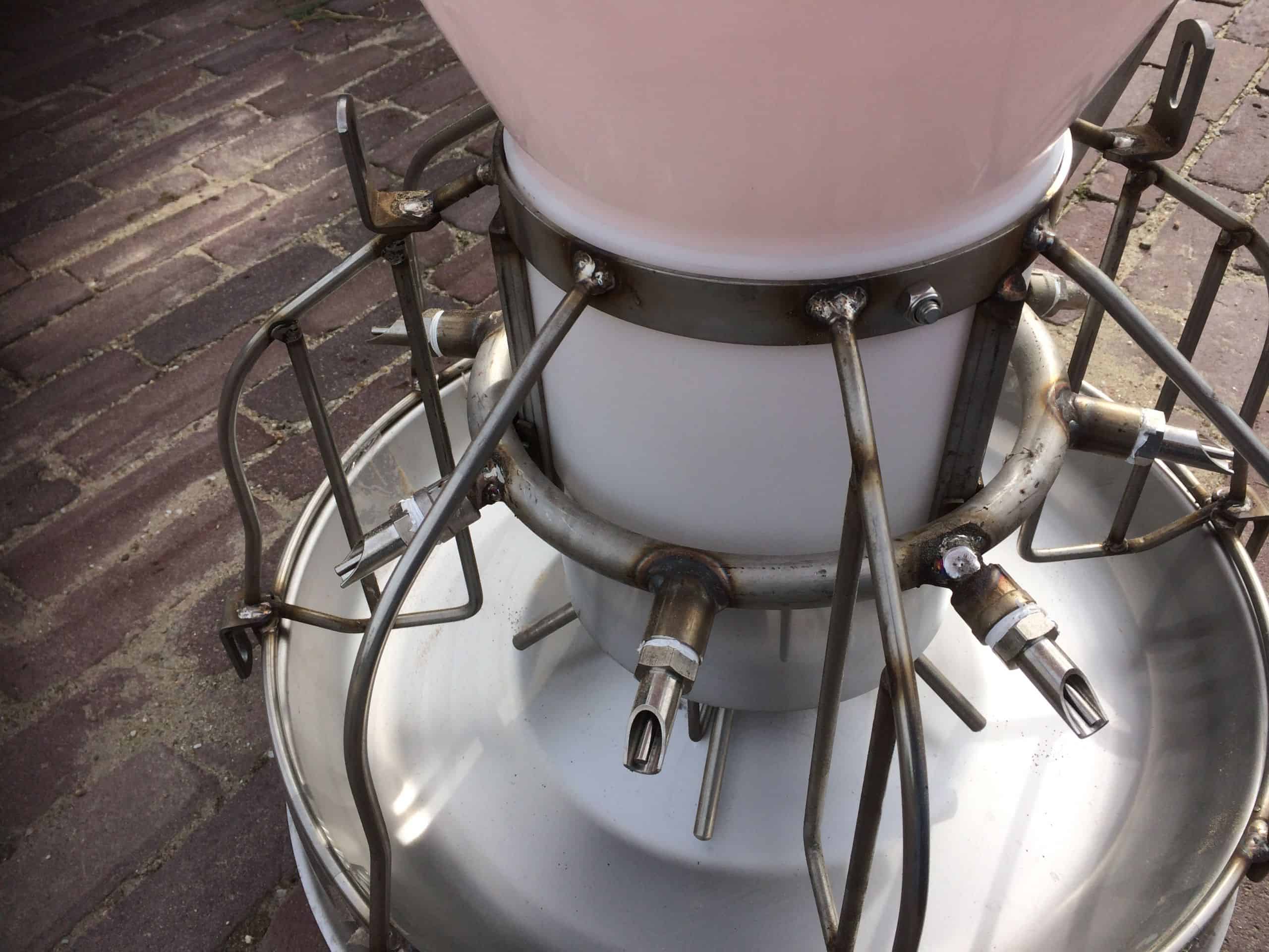 Vewi-feeder-detail-drinknippels-scaled-1.jpg